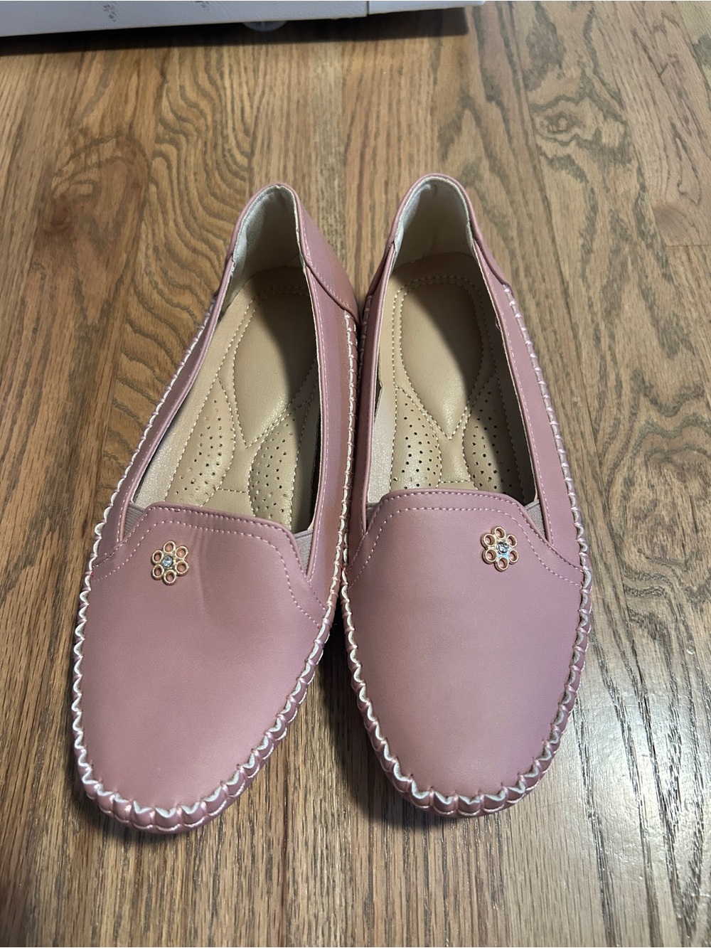 NWOT Mauve Leather Memory Foam Loafers